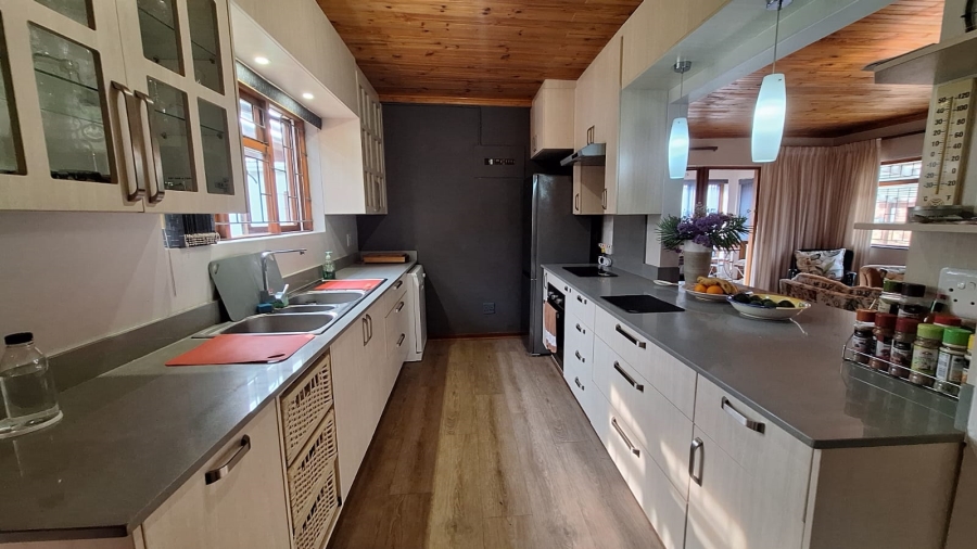 3 Bedroom Property for Sale in Stilbaai Wes Western Cape
